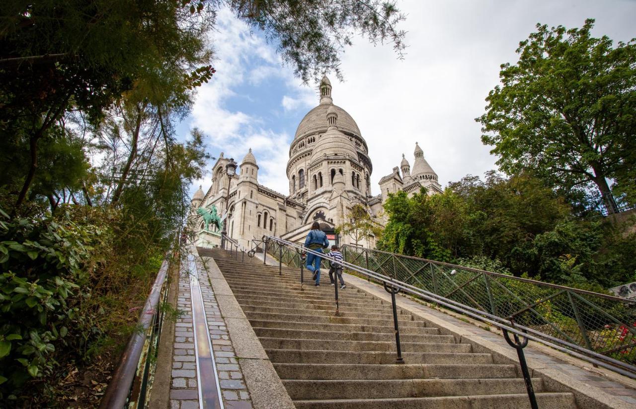 Le Village Montmartre By Hiphophostels Paris Bagian luar foto